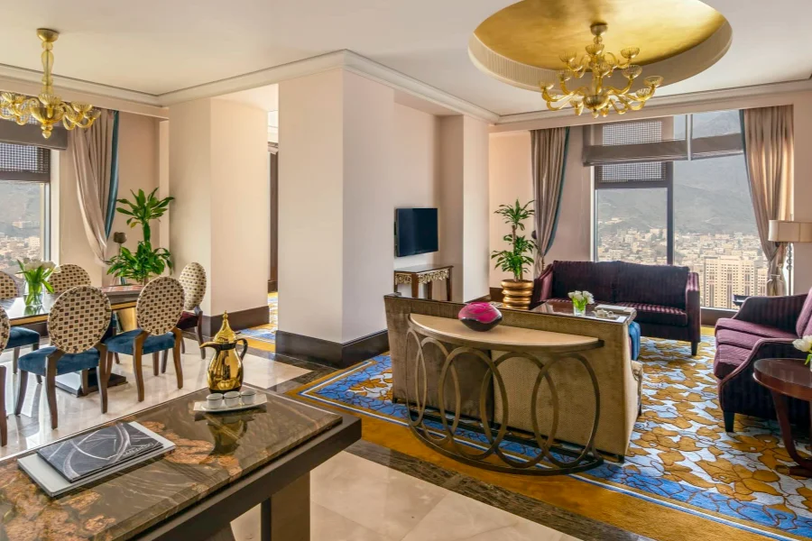 Pros and Cons of Makkah Clock Tower